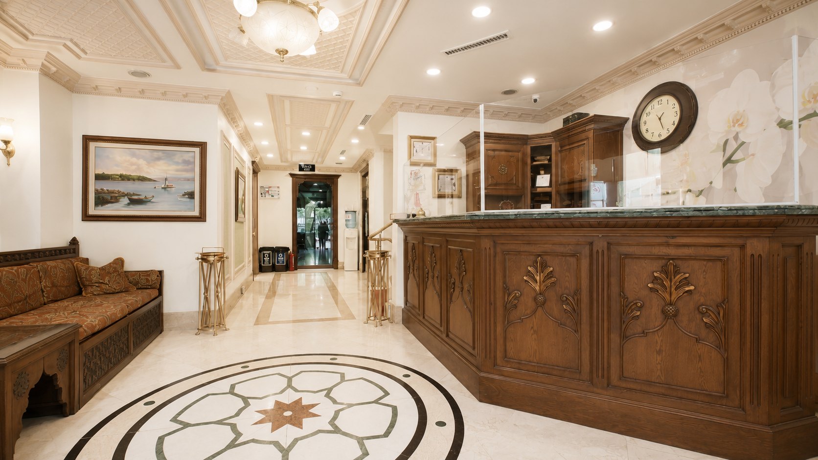 Mavera Otel resepsiyon